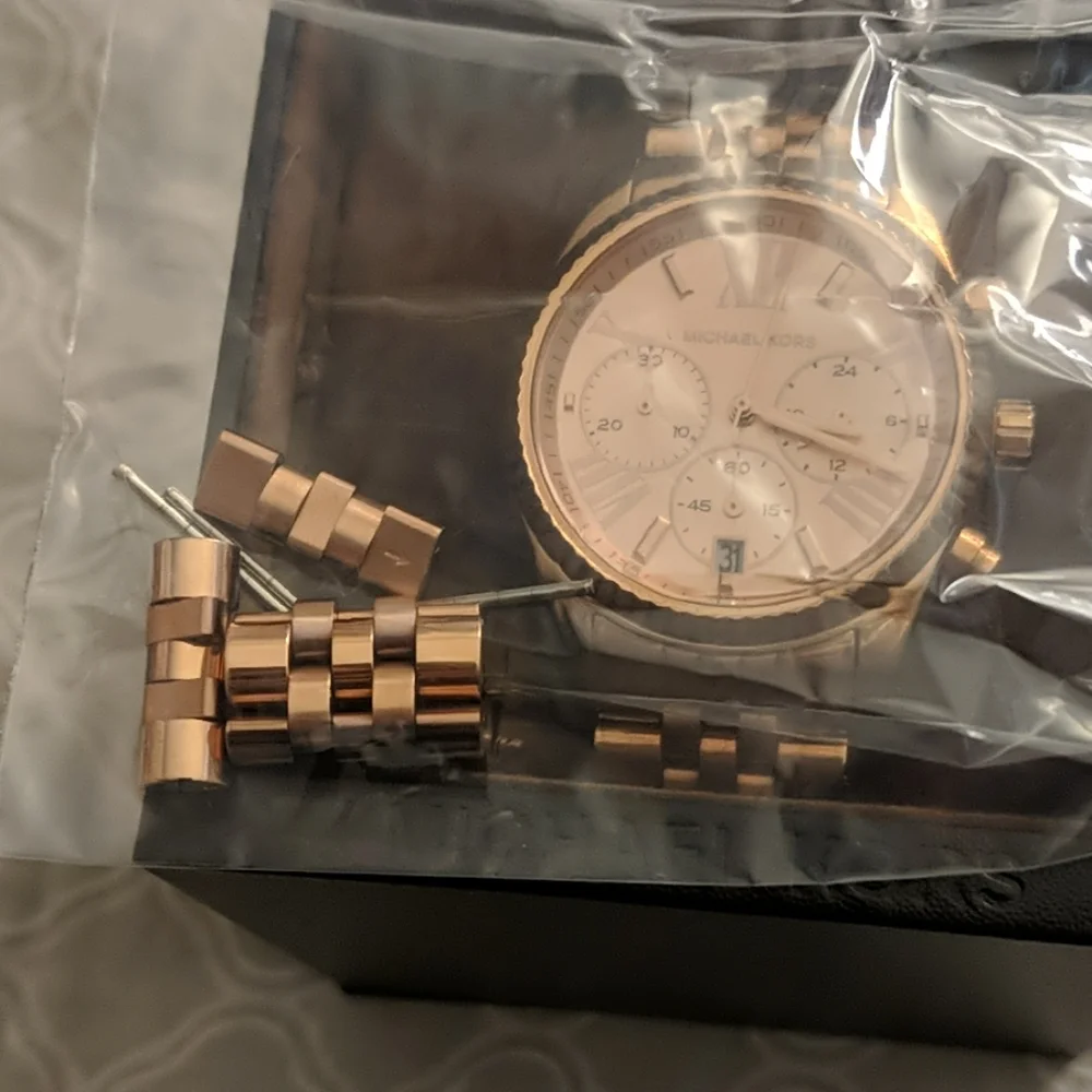 MICHAEL KORS ROSE GOLD TONED WATCH